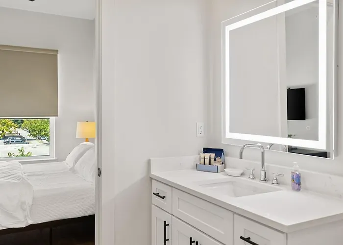 The Corbin 1301 - The Cornell Apartment